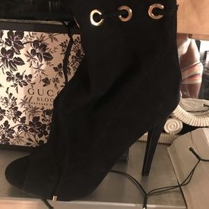 ❄️Guess suede heel booties(peep toe)